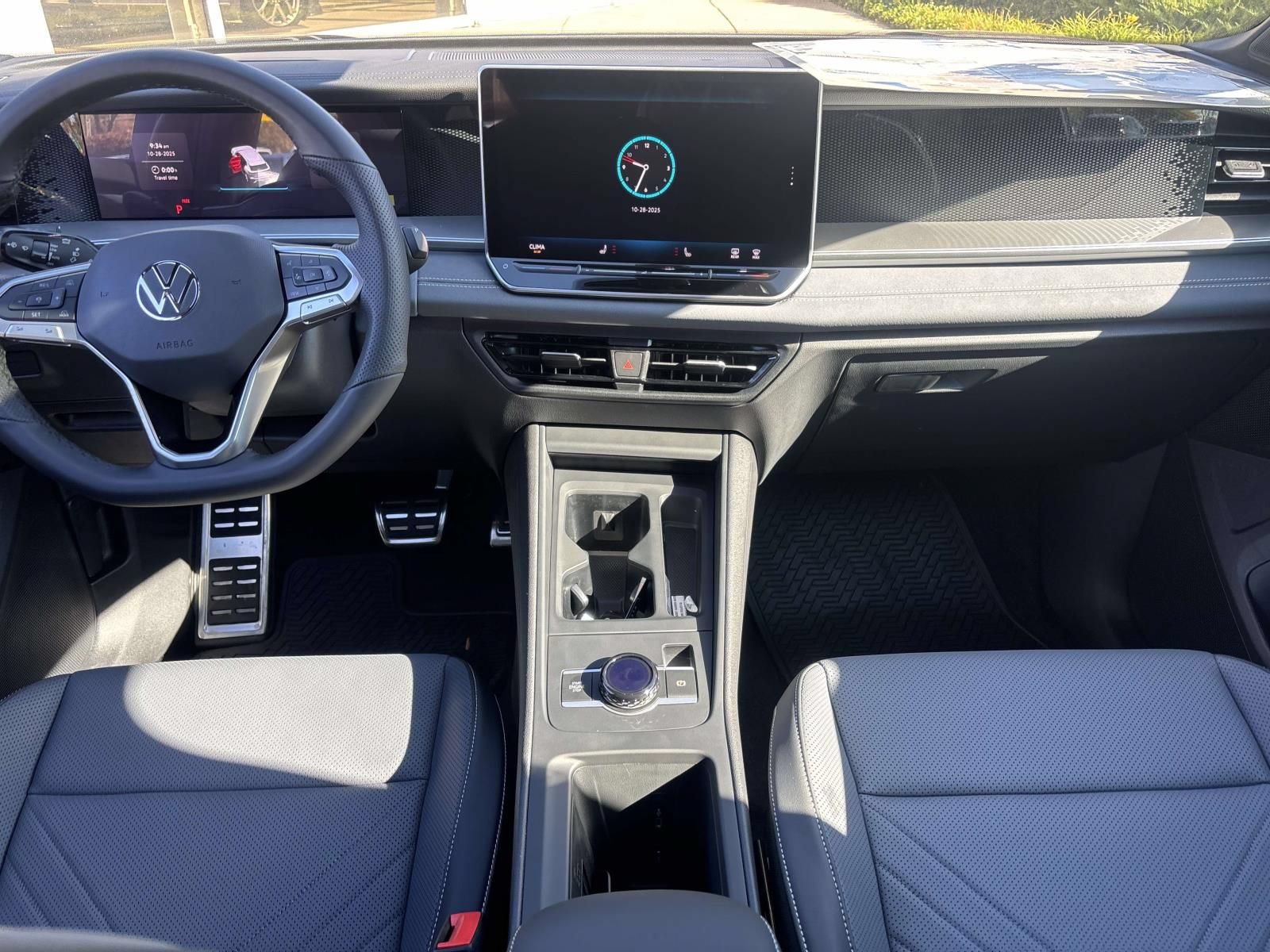 New 2026 Volkswagen Tiguan SE R-Line AWD/4WD image 30