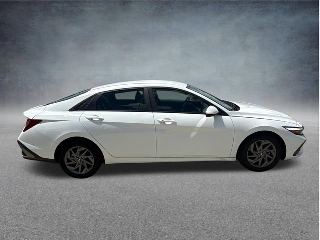 Used 2024 Hyundai Elantra SEL FWD image 11