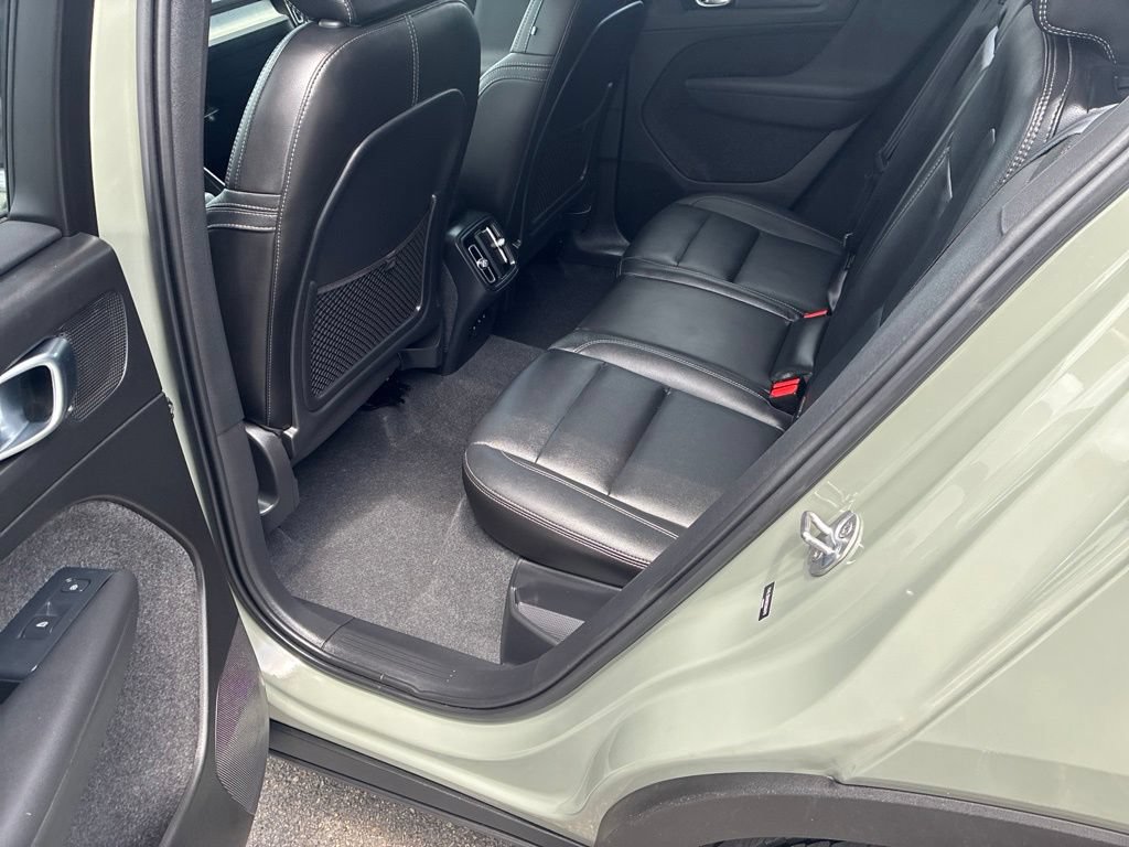 Used 2024 Volvo XC40 B5 Core AWD/4WD image 5