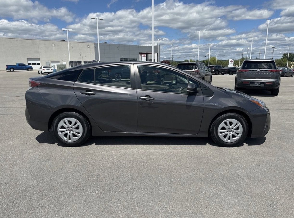 Used 2016 Toyota Prius Two FWD image 3
