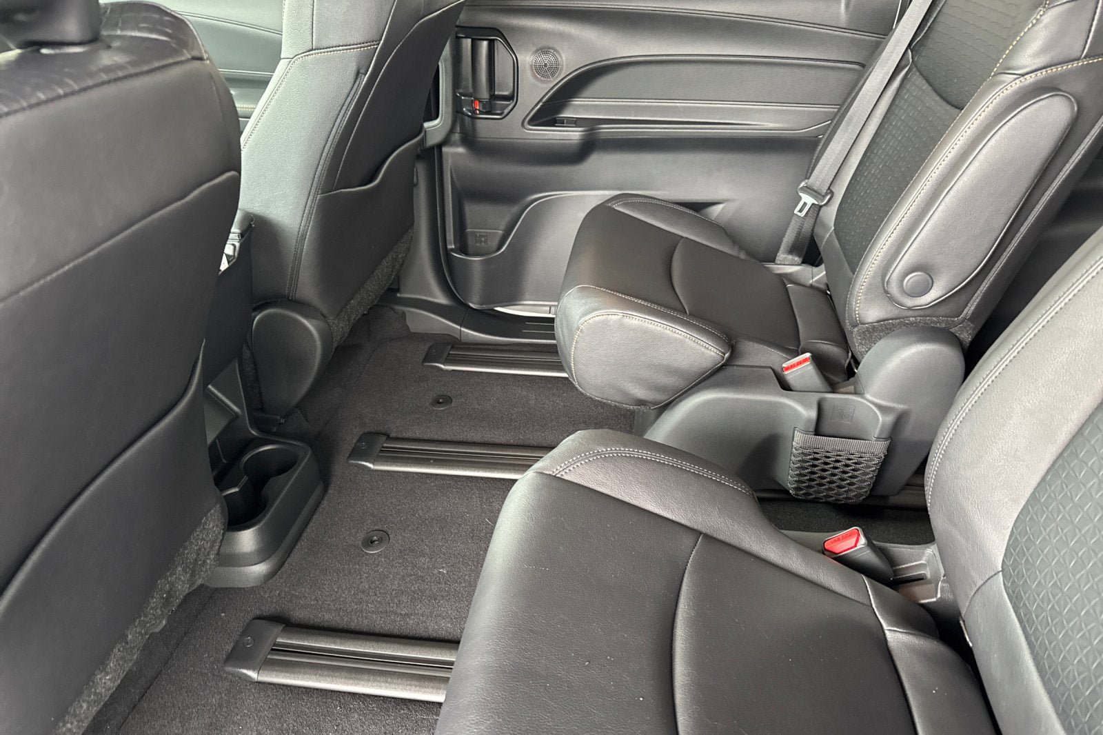 New 2026 Toyota Sienna XLE Woodland Edition AWD/4WD image 10