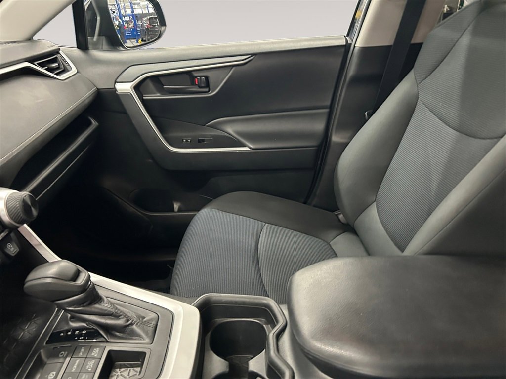 Used 2019 Toyota RAV4 LE image 15