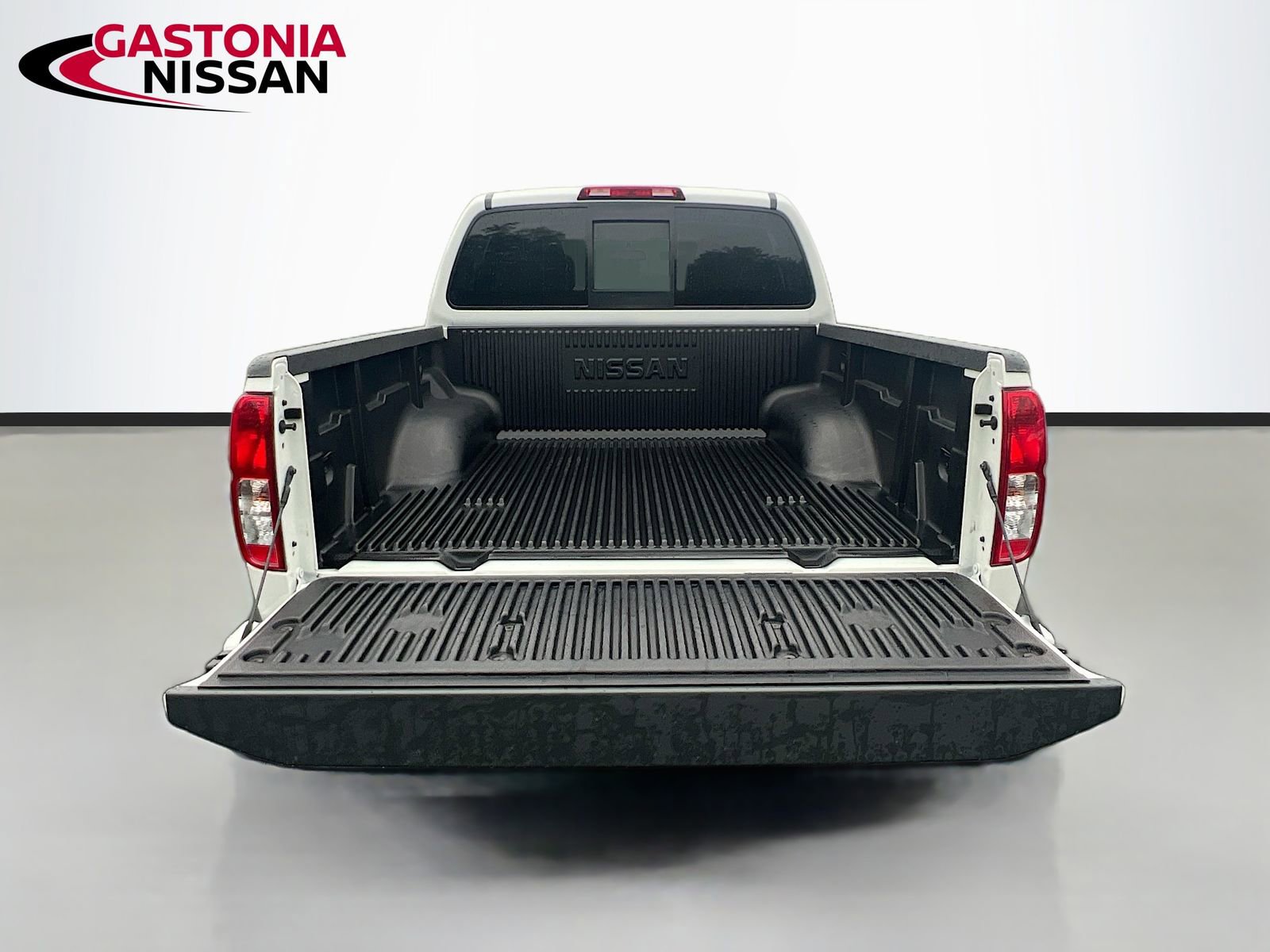Used 2017 Nissan Frontier Desert Runner RWD image 32