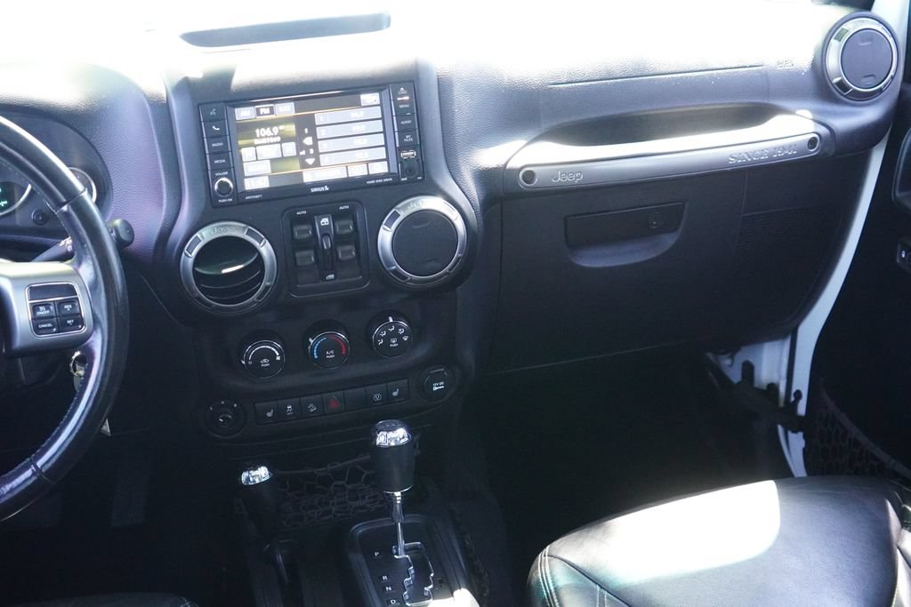 Used 2018 Jeep Wrangler Unlimited Sahara AWD/4WD image 27