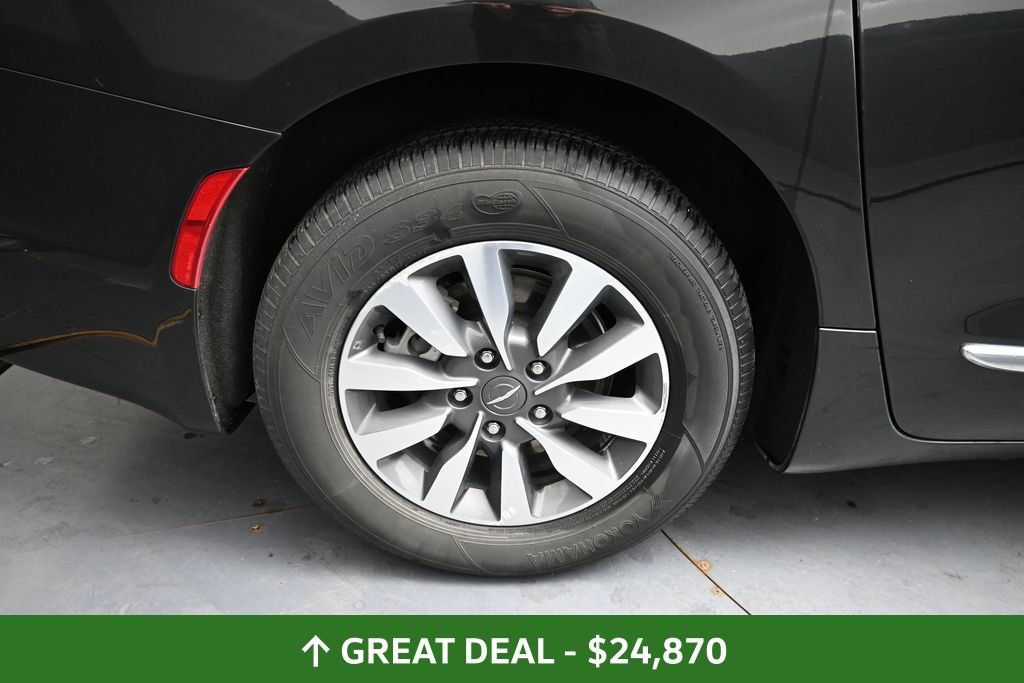 Used 2023 Chrysler Pacifica Limited FWD image 19