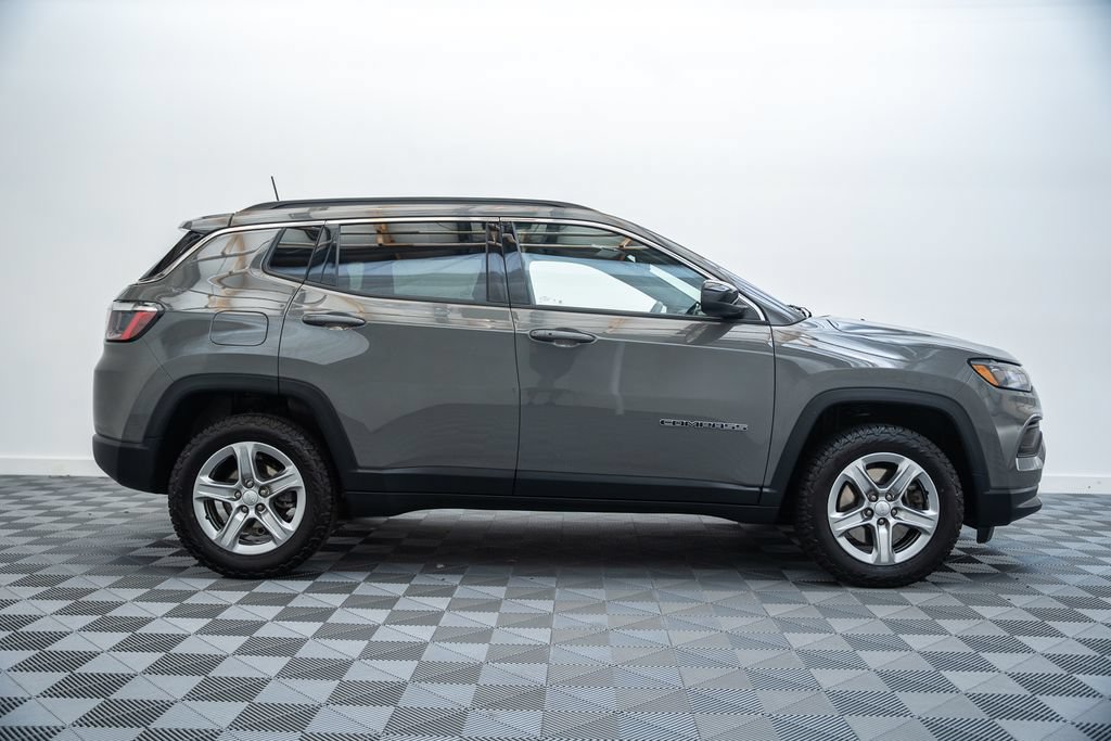 Used 2024 Jeep Compass Latitude AWD/4WD image 4