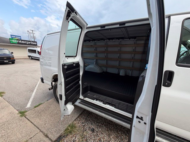 Used 2025 Chevrolet Express 2500 w/ Driver Convenience Package RWD image 4
