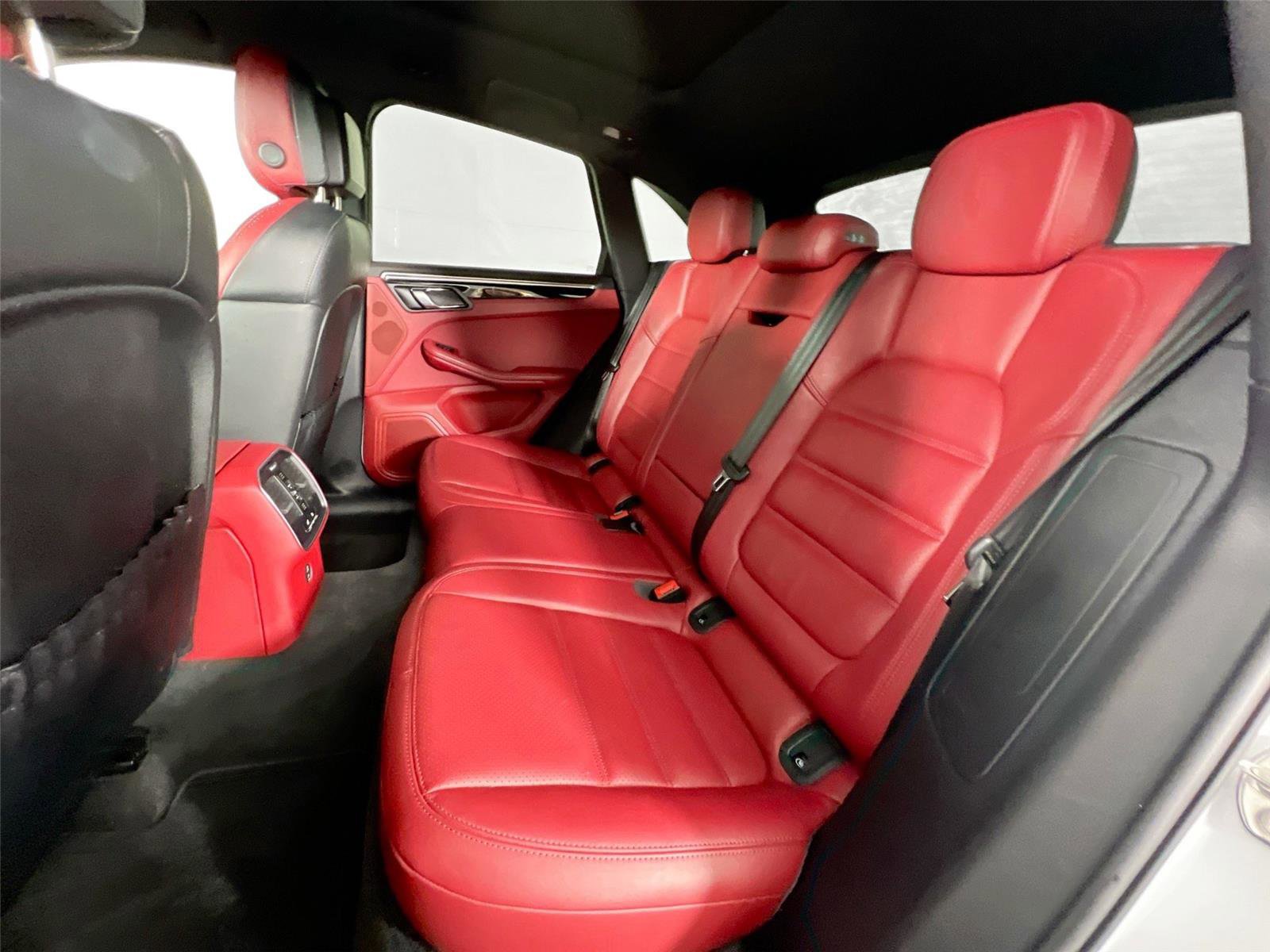Used 2023 Porsche Macan S image 22