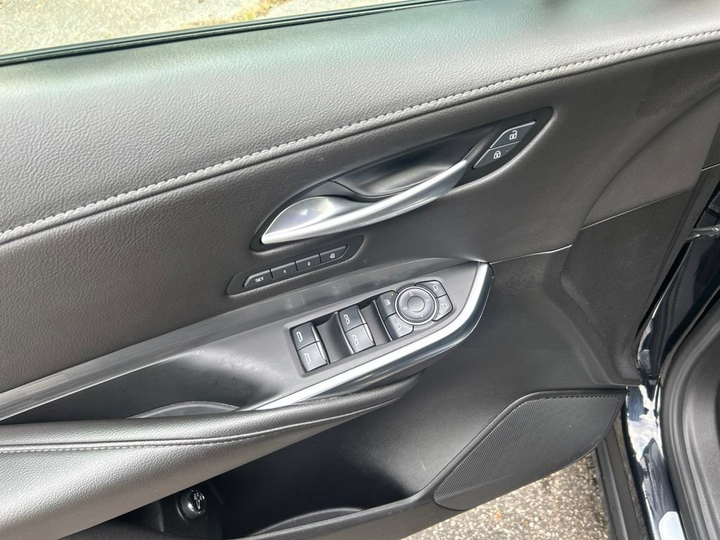 Used 2025 Cadillac XT4 Premium Luxury FWD image 16
