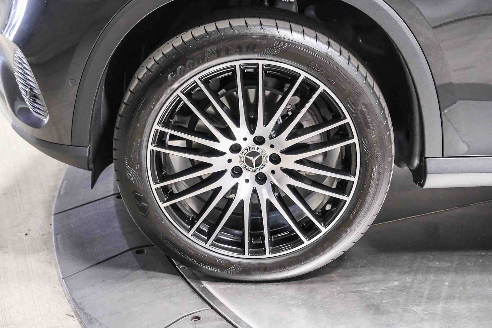 Certified 2026 Mercedes-Benz GLC 300 image 10