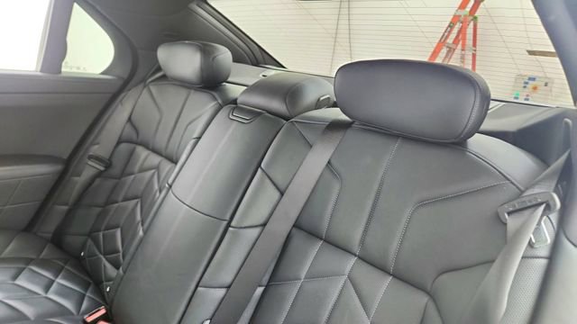 Used 2024 BMW 740i xDrive w/ Premium Package image 32