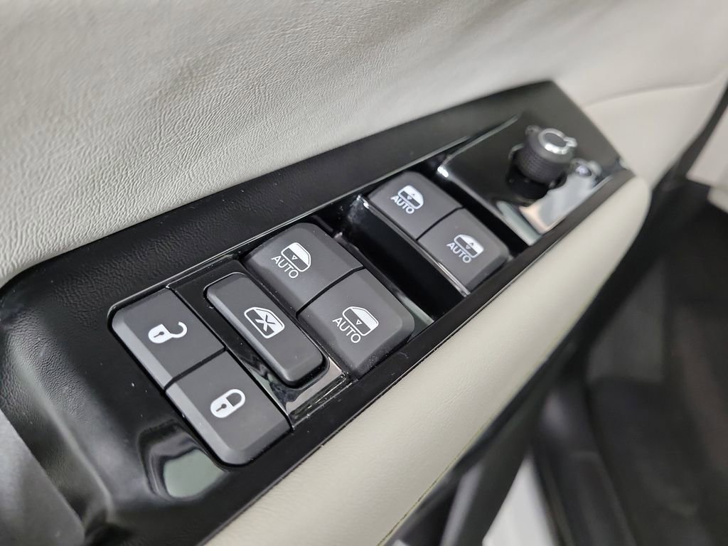 Used 2024 Jeep Wagoneer L Series III w/ Premium Group I image 15