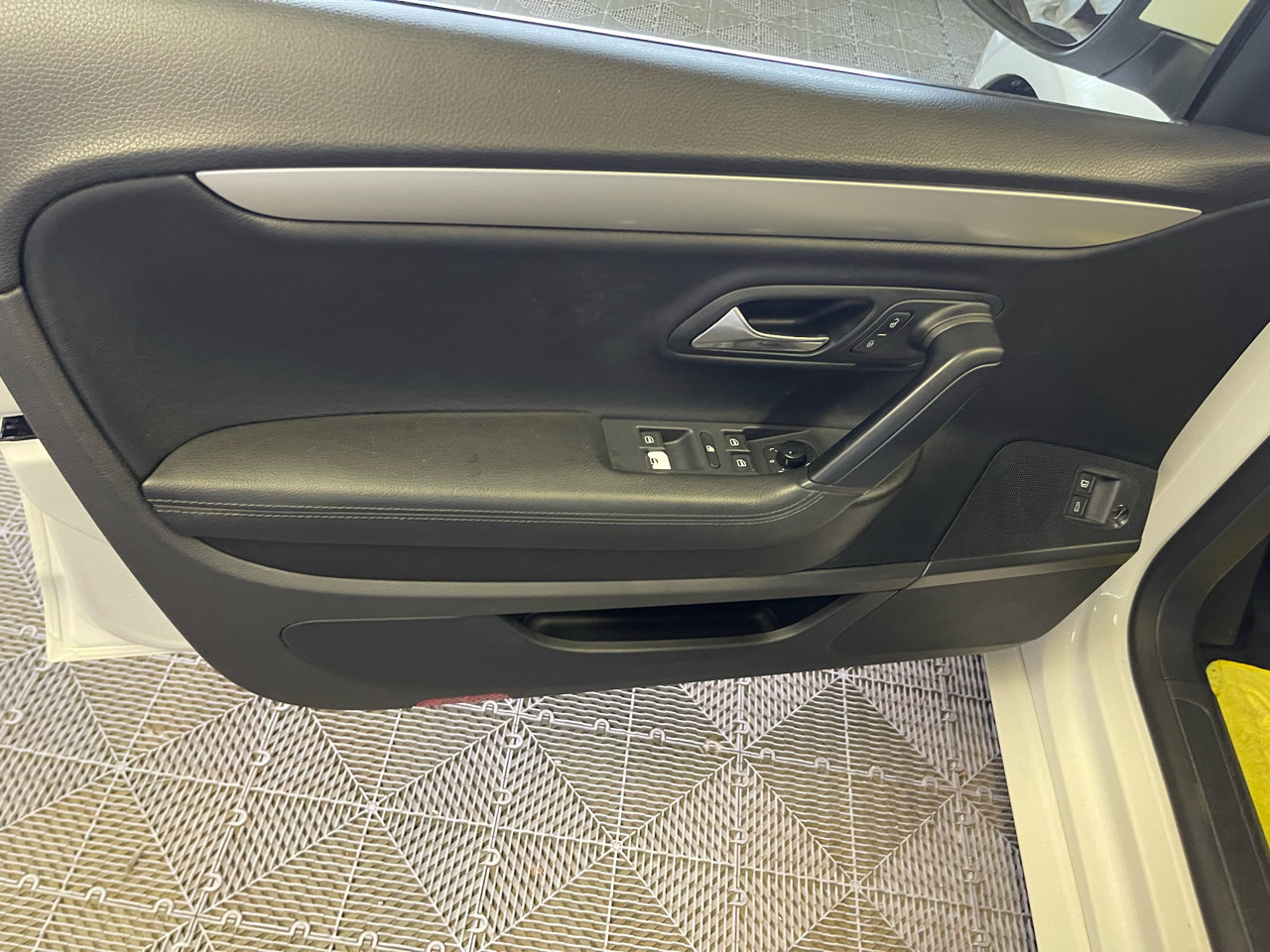 Used 2010 Volkswagen CC Sport image 24