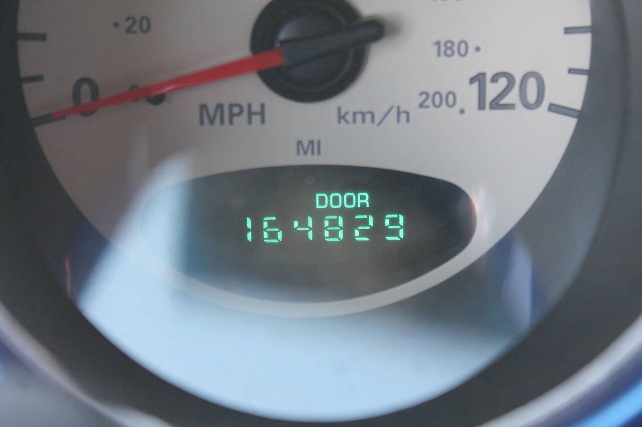 Used 2004 Chrysler PT Cruiser Limited FWD image 19