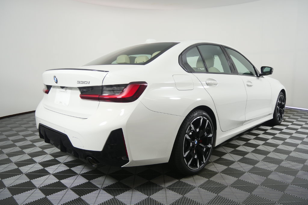 New 2026 BMW 330i Sedan w/ M Sport Package RWD image 4