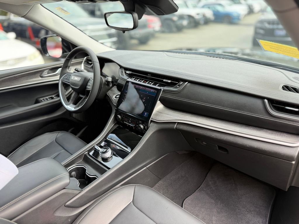 Used 2023 Jeep Grand Cherokee L Limited image 17