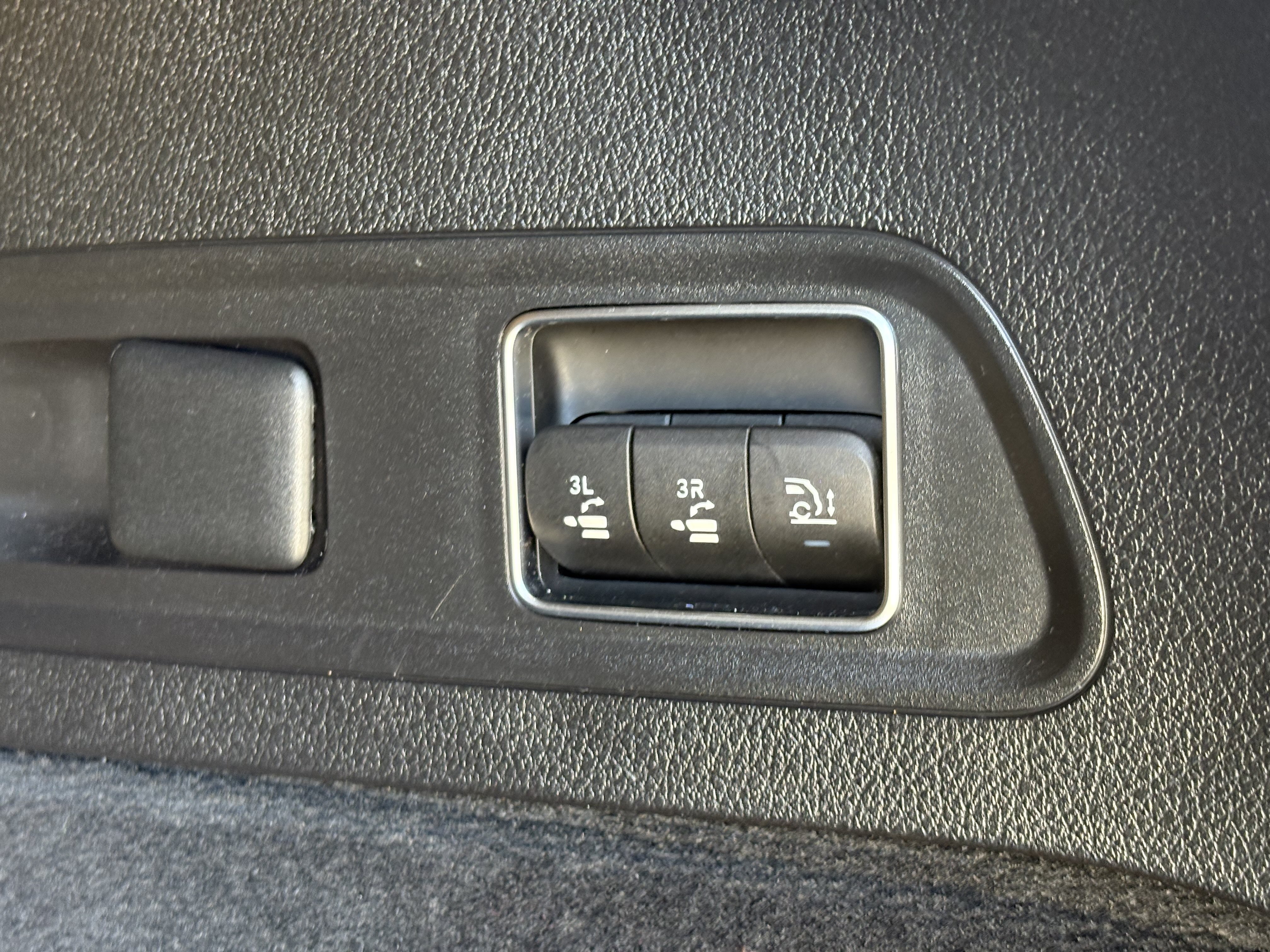 Used 2024 Mercedes-Benz GLS 580 4MATIC image 10