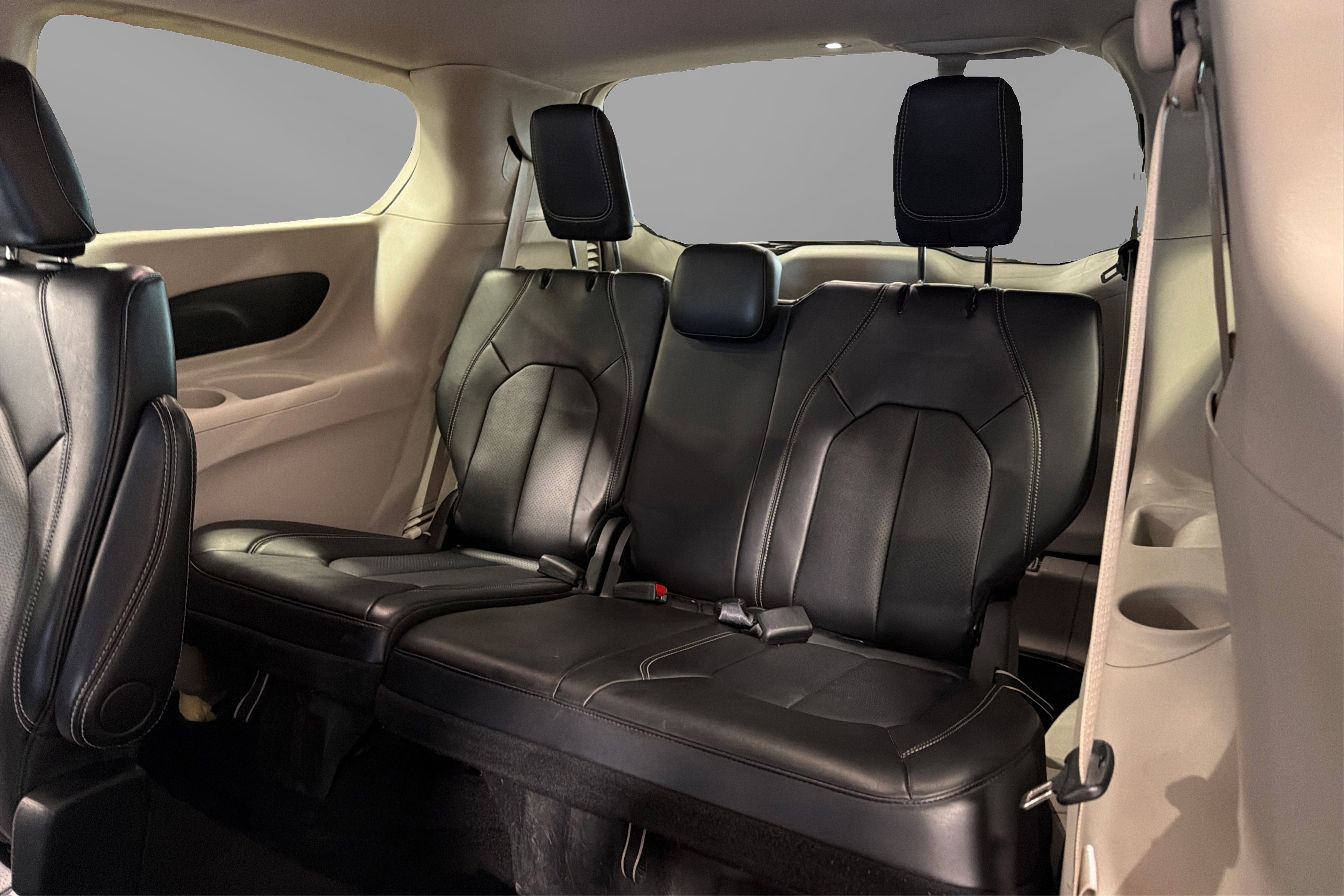 Used 2024 Chrysler Pacifica Touring-L FWD image 38