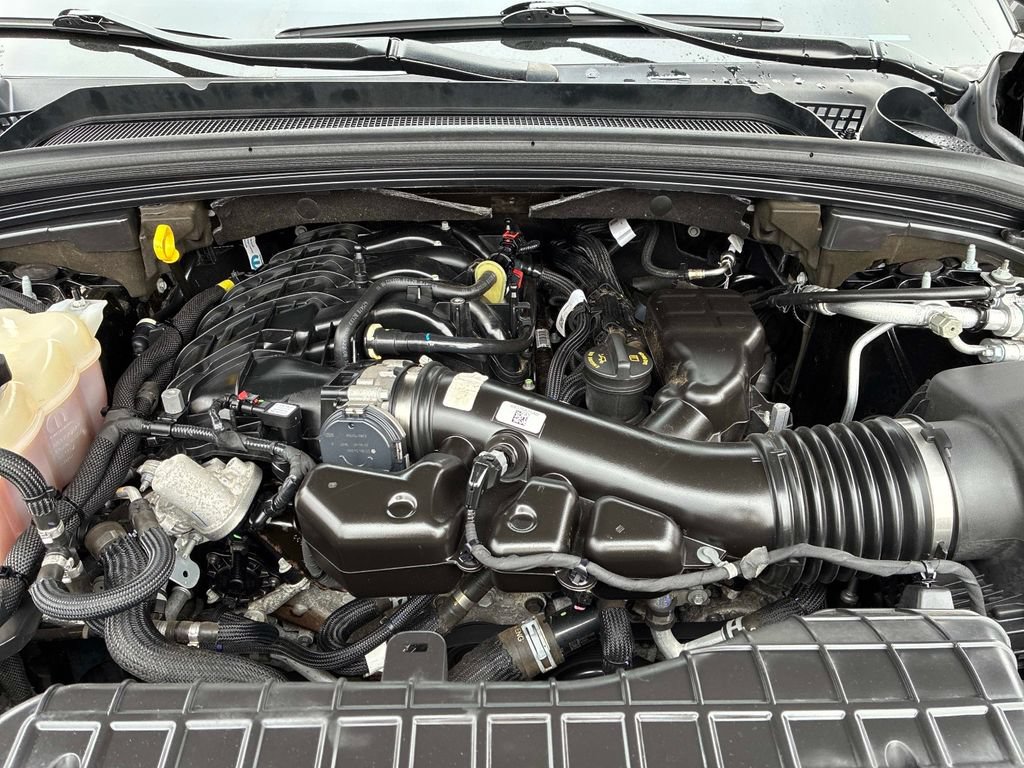 Used 2022 Jeep Grand Cherokee Laredo w/ Luxury Tech Group I AWD/4WD image 22