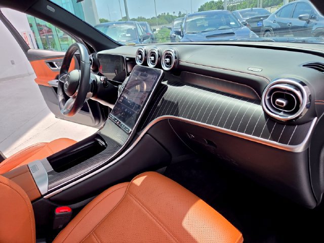 Used 2023 Mercedes-Benz GLC 300 image 29