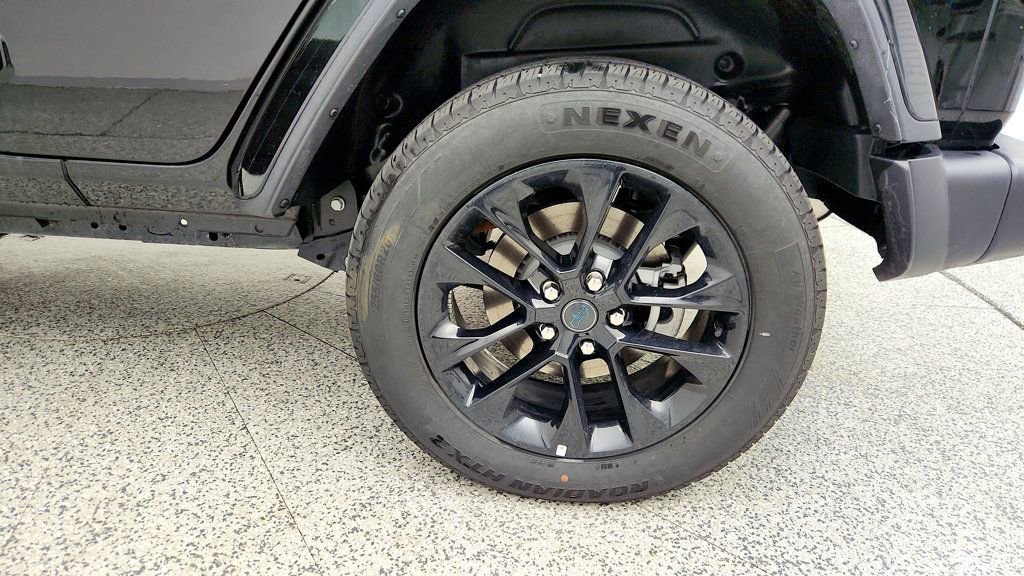 Used 2025 Jeep Wrangler Unlimited Sahara w/ Safety Group image 9