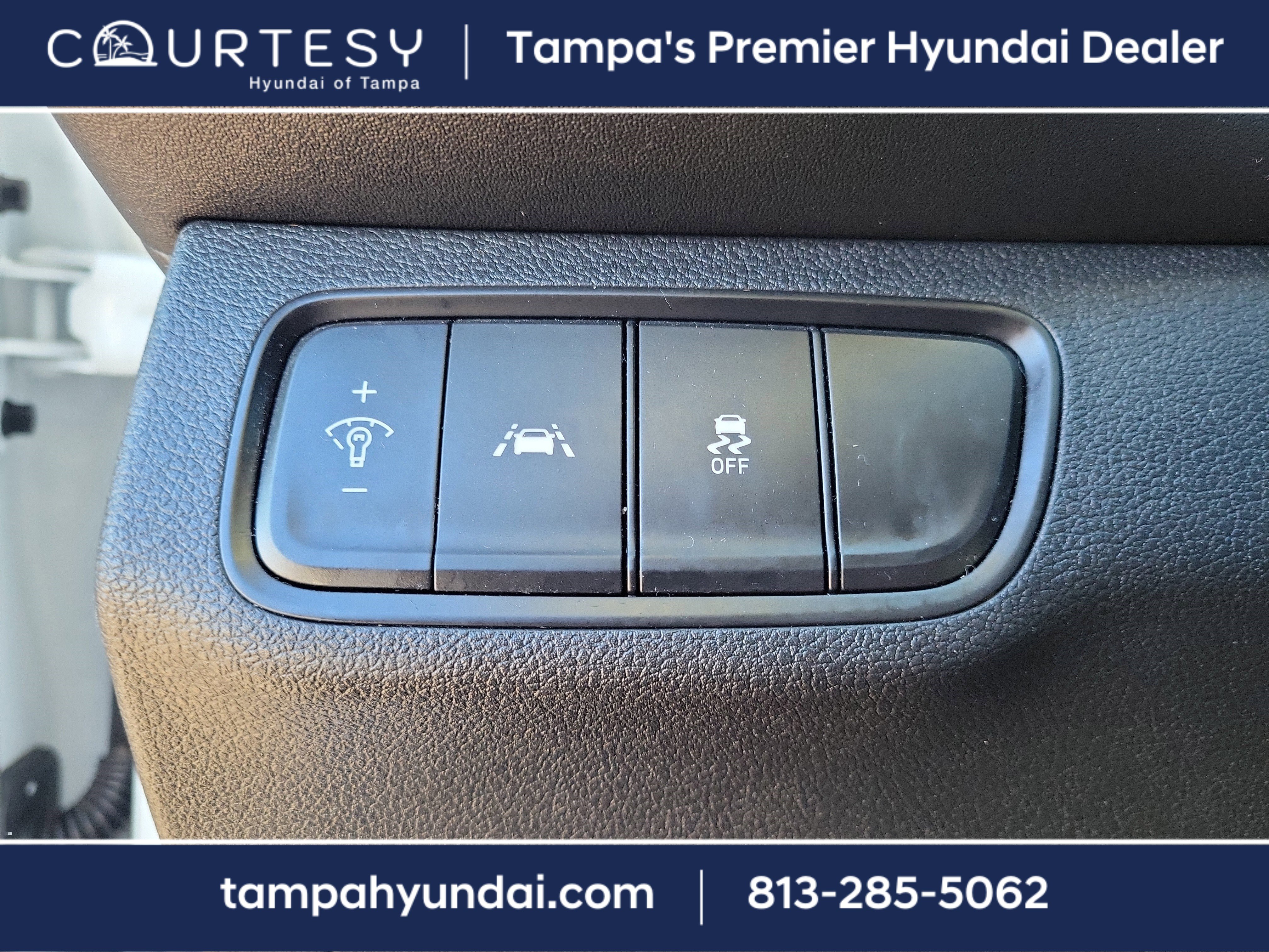 Used 2020 Hyundai Santa Fe SE image 21