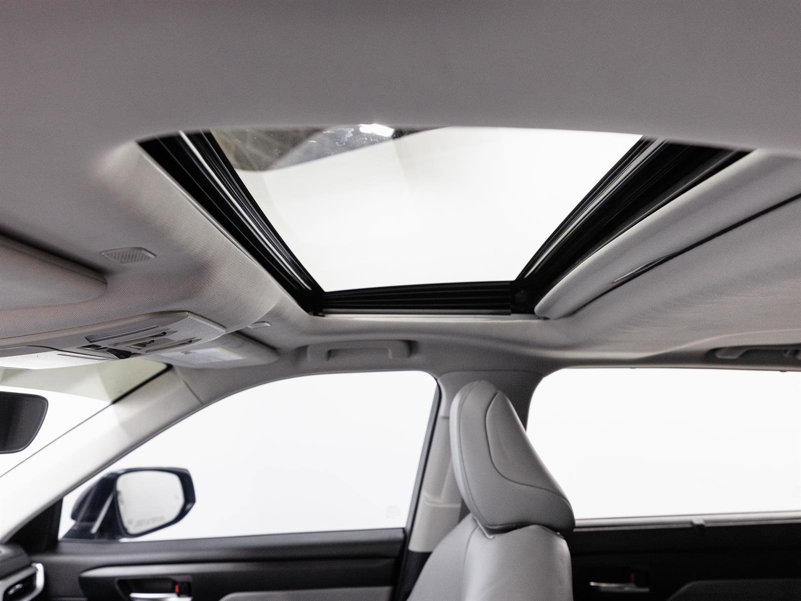 Certified 2025 Toyota Highlander XLE image 5