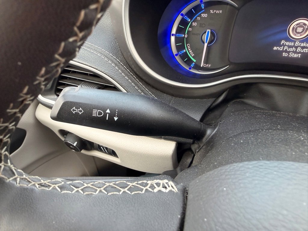 Used 2023 Chrysler Pacifica Touring-L image 30