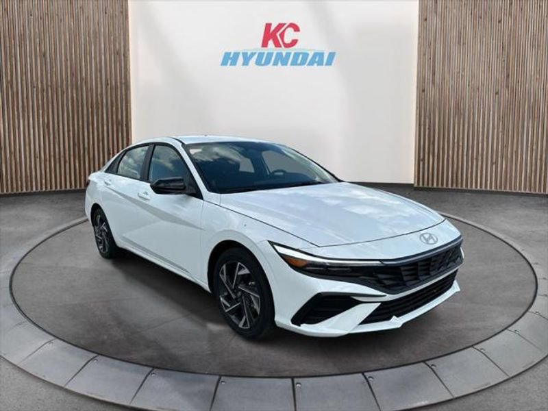 New 2025 Hyundai Elantra SEL image 7
