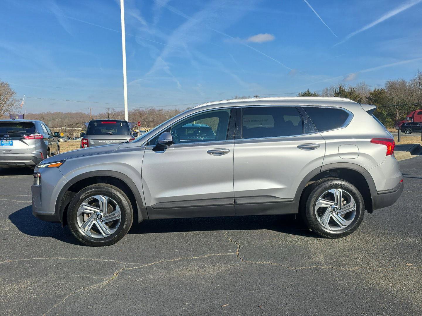 Used 2023 Hyundai Santa Fe SEL w/ Winter Weather Package image 9