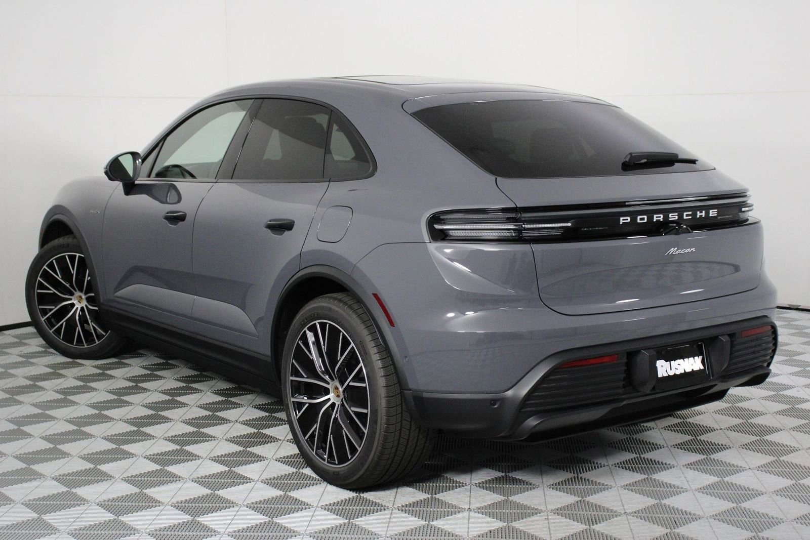 New 2026 Porsche Macan Electric RWD image 3