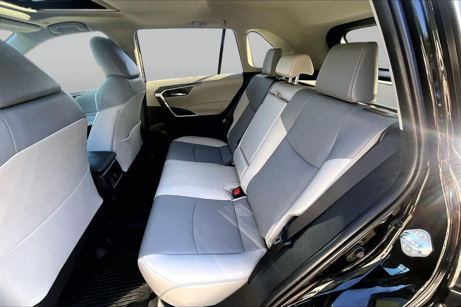 Used 2025 Toyota RAV4 XLE Premium w/ Weather Package AWD/4WD image 20