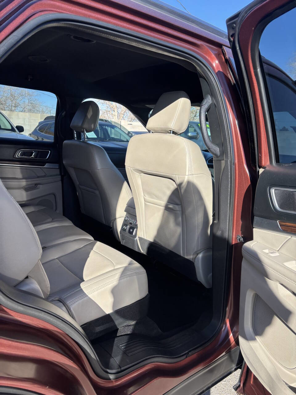 Used 2018 Ford Explorer Limited image 19