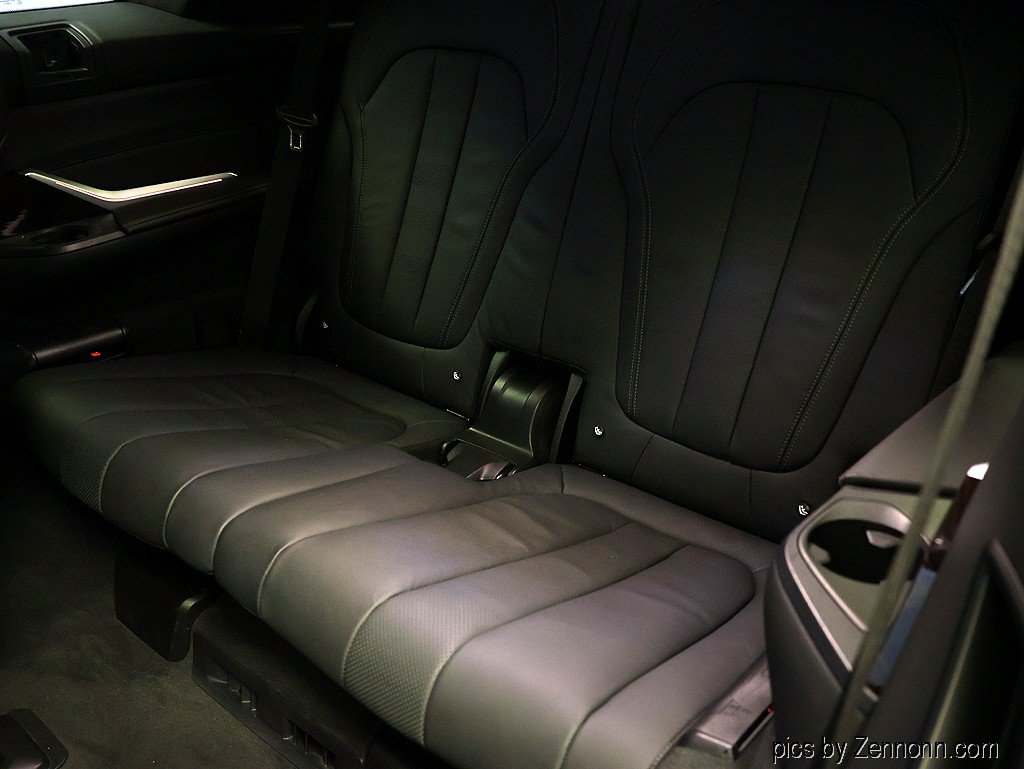 Used 2021 BMW X7 xDrive40i w/ M Sport Package AWD/4WD image 13