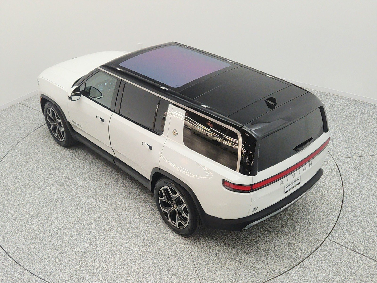 Used 2025 Rivian R1S Adventure AWD/4WD image 28
