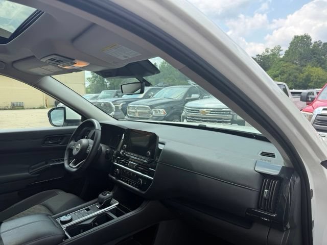 Used 2024 Nissan Pathfinder SV AWD/4WD image 9