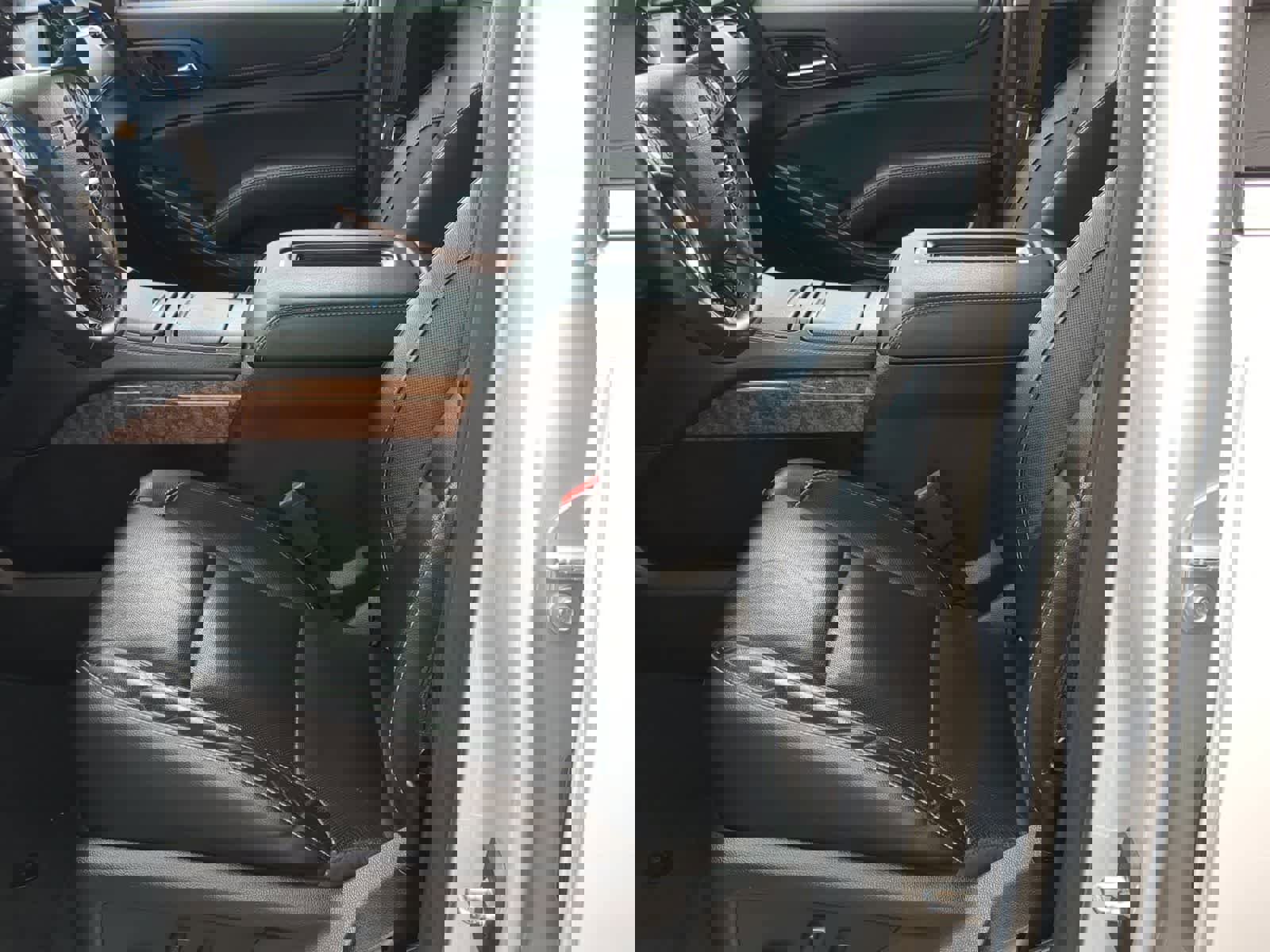 Used 2020 Chevrolet Tahoe Premier w/ Premier 6.2L Value Package image 16