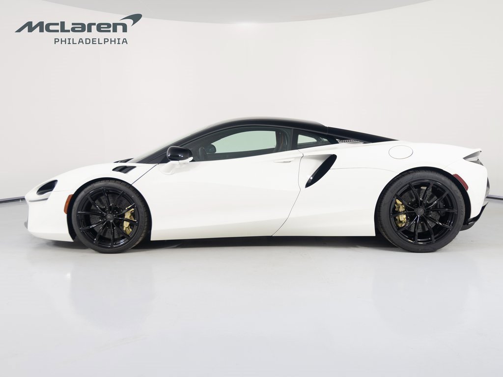 New 2025 McLaren Artura image 8