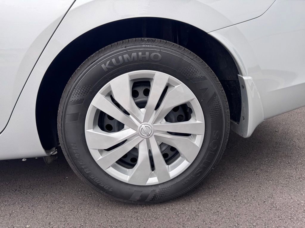 Used 2025 Nissan Versa S w/ Trunk Package image 29