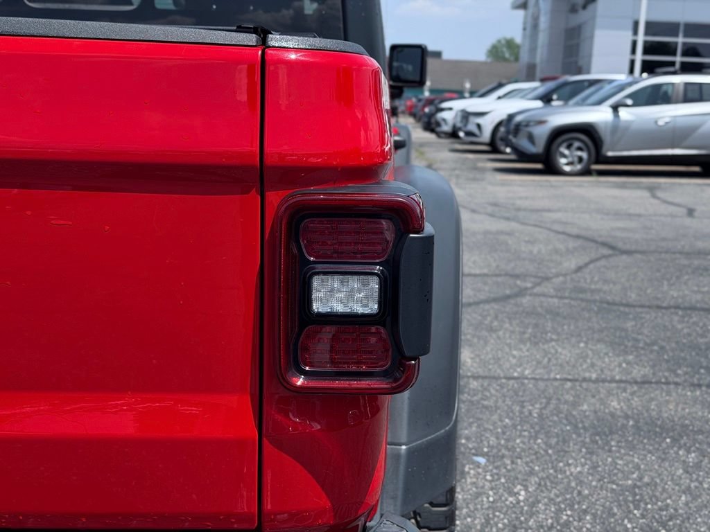 Used 2023 Jeep Gladiator Rubicon w/ Dual Top Group AWD/4WD image 8
