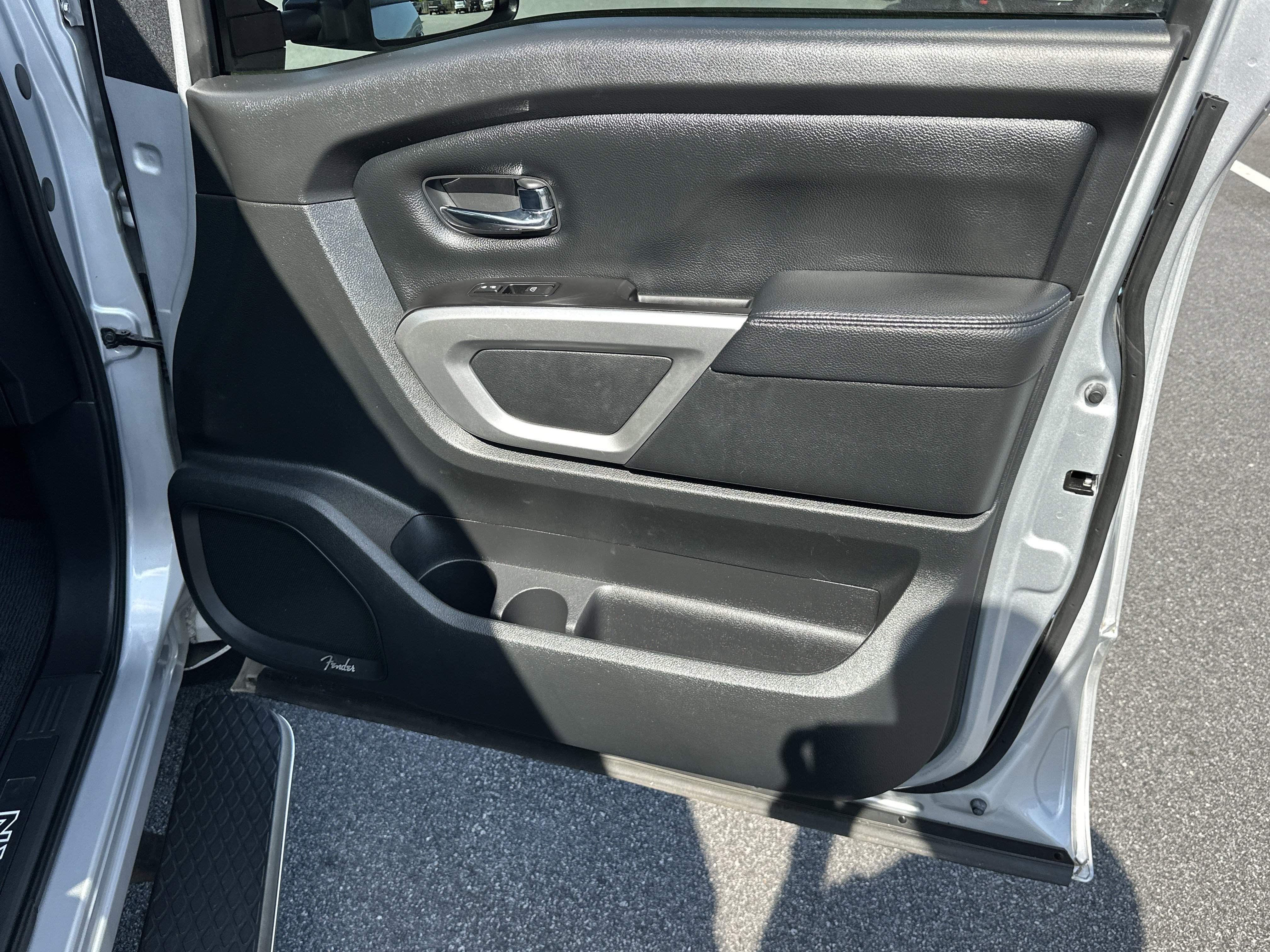 Used 2020 Nissan Titan SL w/ Moonroof Package RWD image 14