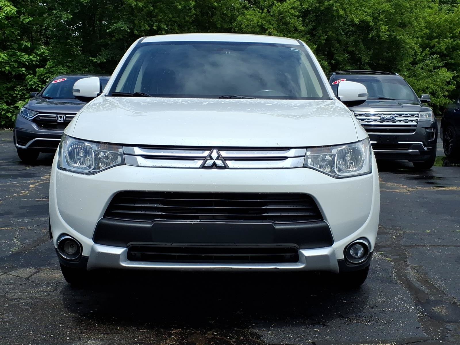 Used 2015 Mitsubishi Outlander SE AWD/4WD image 2