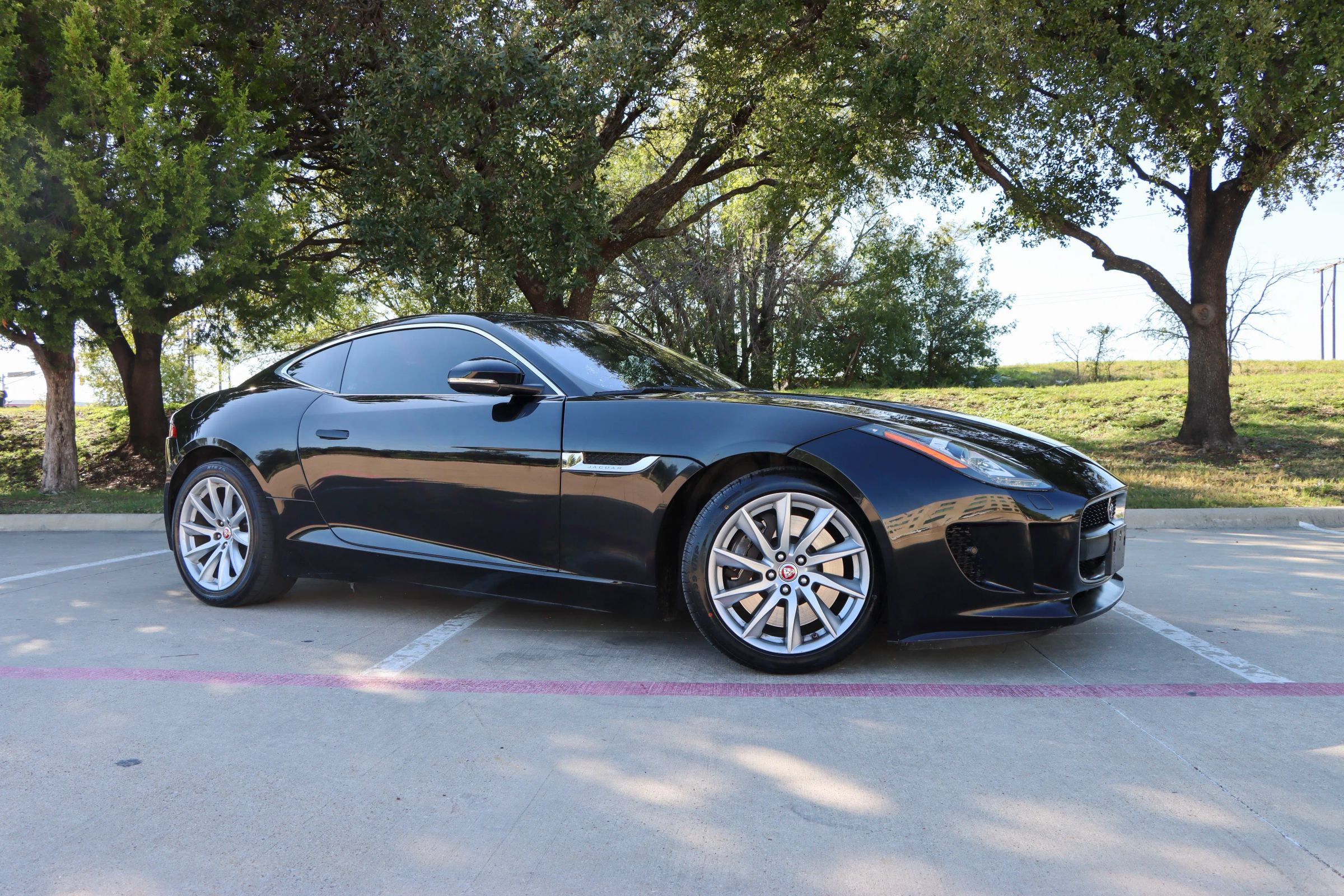 Used 2017 Jaguar F-TYPE Coupe RWD image 1