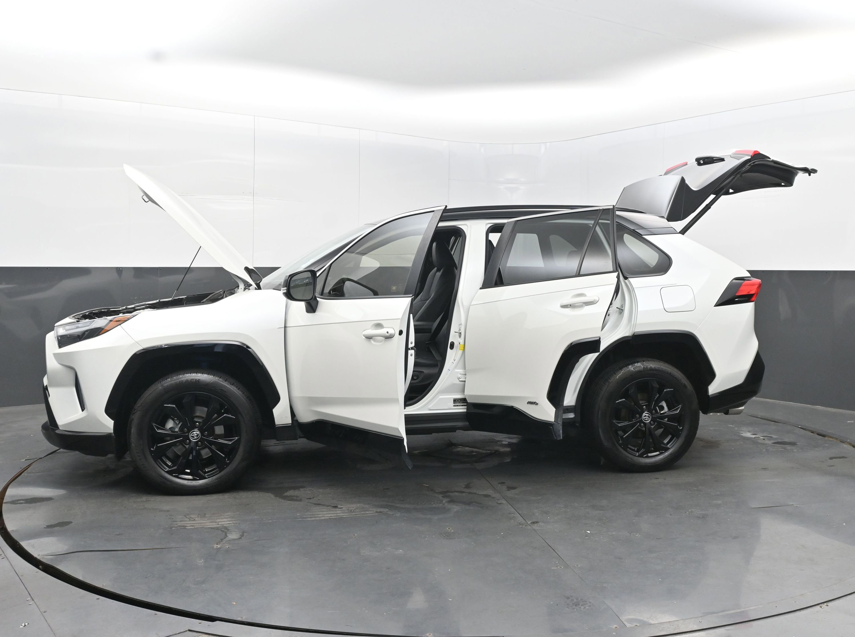 Used 2022 Toyota RAV4 XSE image 39