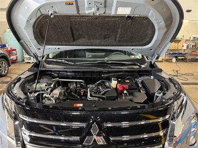 New 2025 Mitsubishi Outlander SE image 26