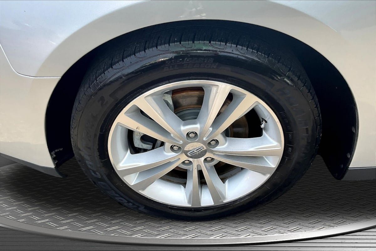 Used 2010 Lincoln MKS FWD image 31