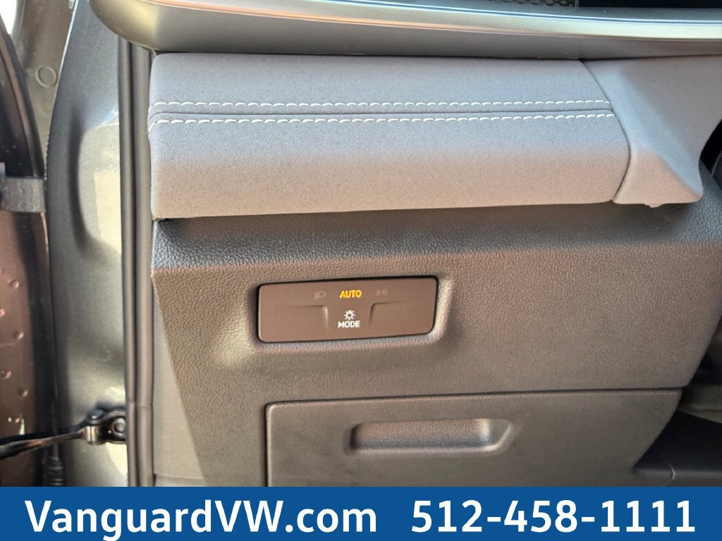 New 2026 Volkswagen Tiguan SE FWD image 22