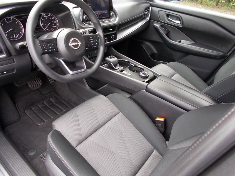 Used 2024 Nissan Rogue SV image 26