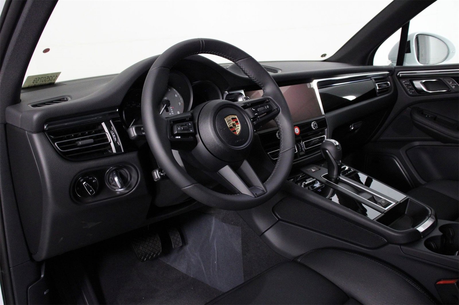 New 2025 Porsche Macan S image 4