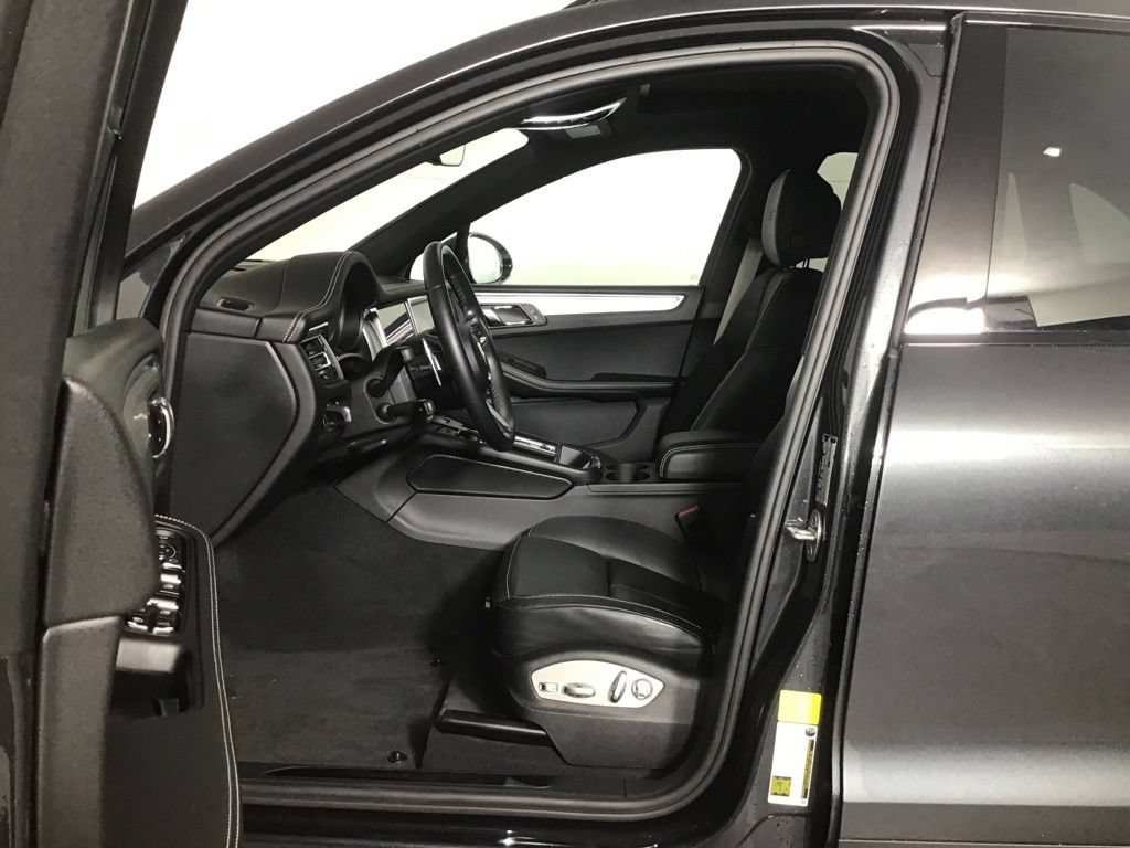 Certified 2023 Porsche Macan GTS w/ Premium Package Plus AWD/4WD image 5